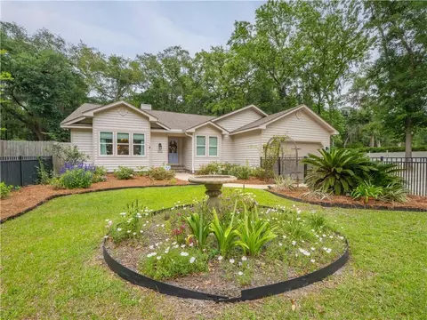 1170 W Shore Dr W, Brunswick, GA 31523