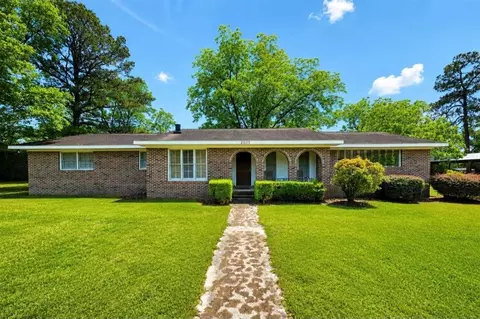 2503 Longhorn Rd, Waycross, GA 31501