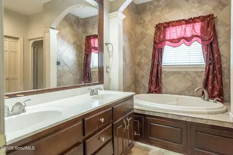 Bath - 922 Jane St, Blackshear, GA 31516 photo 1 of 5