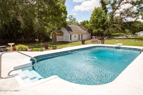 Exterior - 922 Jane St, Blackshear, GA 31516 photo 5 of 16