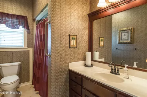 Bath - 922 Jane St, Blackshear, GA 31516 photo 5 of 5