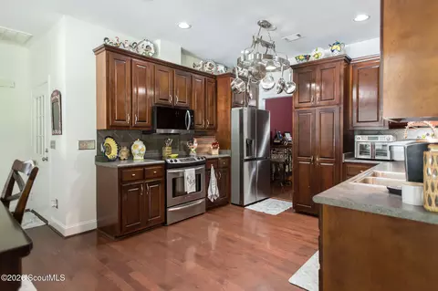 Kitchen - 922 Jane St, Blackshear, GA 31516 photo 1 of 2