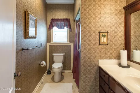 Bath - 922 Jane St, Blackshear, GA 31516 photo 4 of 5