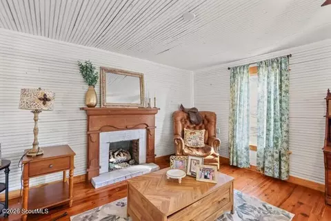 Living - 5466 Robin Rd, Patterson, GA 31557 photo 1 of 2