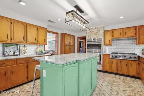 Kitchen - 5466 Robin Rd, Patterson, GA 31557 photo 3 of 4