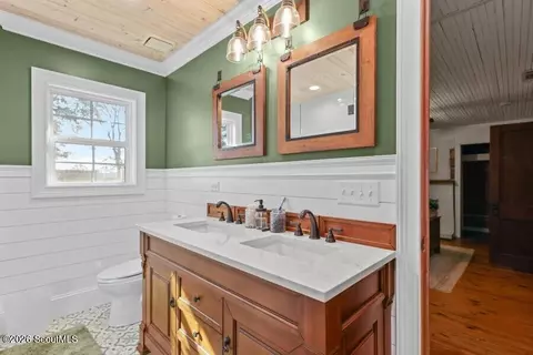 Bath - 5466 Robin Rd, Patterson, GA 31557 photo 2 of 4