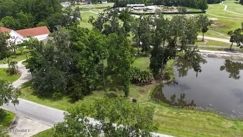 370 Oak Grove Island Dr, Brunswick, GA 31523