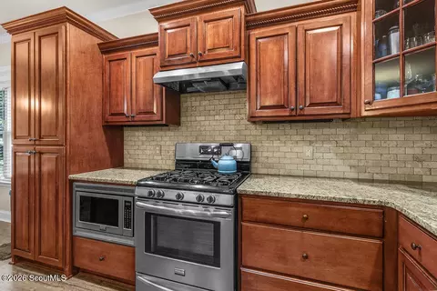 Kitchen - 1615 Marshview Dr NE, Townsend, GA 31331 photo 6 of 6