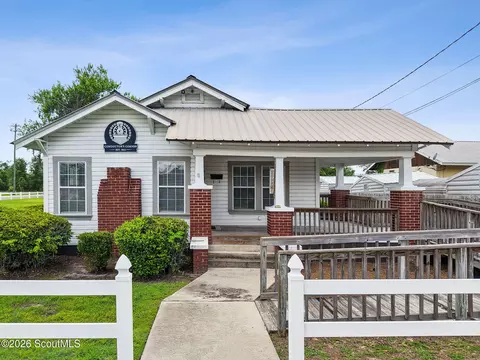 383 1st St, Folkston, GA 31537