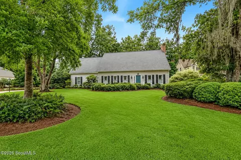 145 Dunbarton Dr, Saint Simons Island, GA 31522