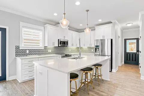 123 Serenity Ln, Saint Simons Island, GA 31522