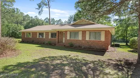 285 Knotty Pine Dr, Jesup, GA 31545