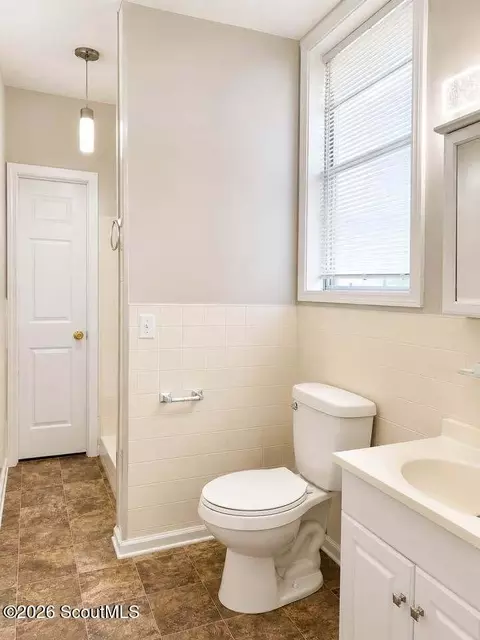 Bath - 2329 Ware St, Blackshear, GA 31516 photo 1 of 3