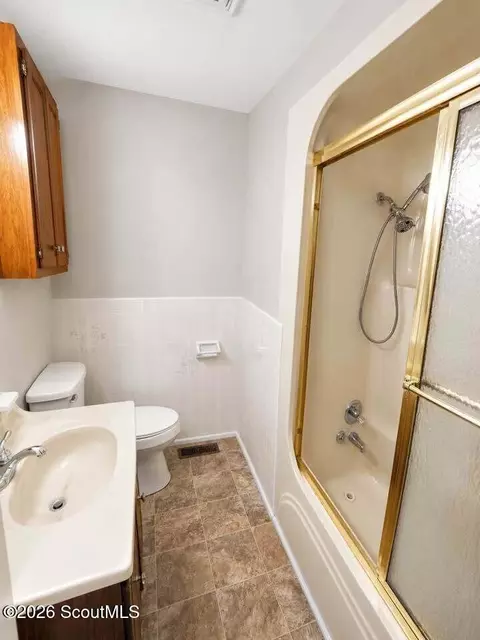 Bath - 2329 Ware St, Blackshear, GA 31516 photo 3 of 3