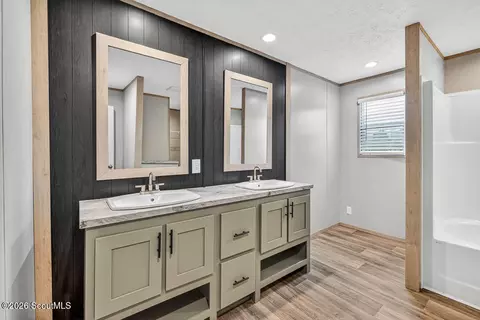 Bath - 6401 Riverside Rd, Nahunta, GA 31553 photo 1 of 4