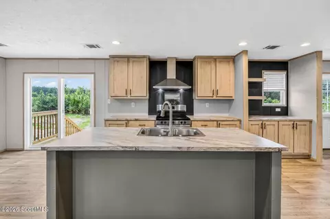 Kitchen - 6401 Riverside Rd, Nahunta, GA 31553 photo 1 of 3