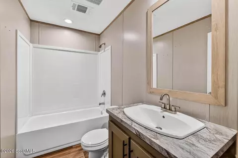 Bath - 6401 Riverside Rd, Nahunta, GA 31553 photo 2 of 4