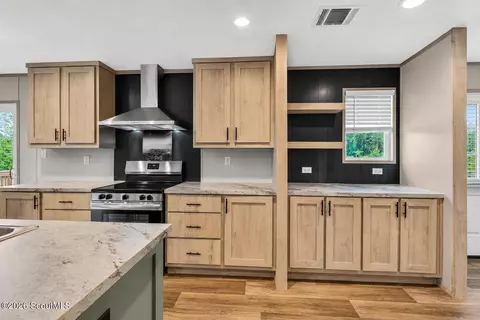 Kitchen - 6401 Riverside Rd, Nahunta, GA 31553 photo 3 of 3
