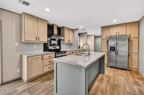 Kitchen - 6401 Riverside Rd, Nahunta, GA 31553 photo 2 of 3