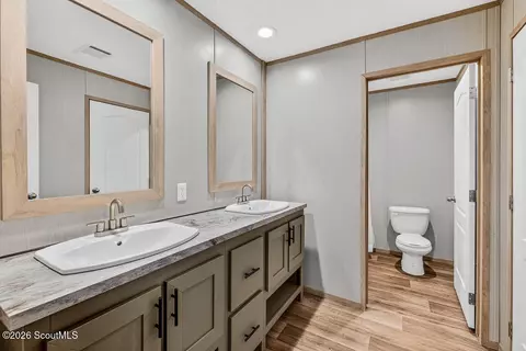 Bath - 6401 Riverside Rd, Nahunta, GA 31553 photo 3 of 4
