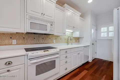 Kitchen - 1165 Mayflower Rd NE, Townsend, GA 31331 photo 3 of 4