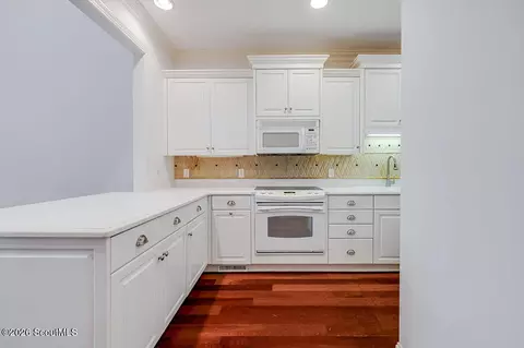 Kitchen - 1165 Mayflower Rd NE, Townsend, GA 31331 photo 2 of 4