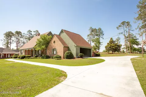 220 Lake Shore Dr, Alma, GA 31510