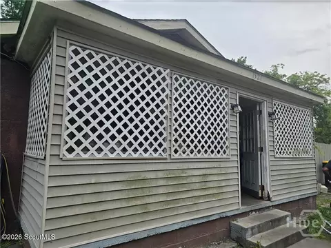 1521 New Castle St, Savannah, GA 31415