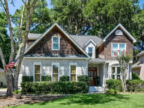 229 W Commons Dr, Saint Simons Island, GA 31522