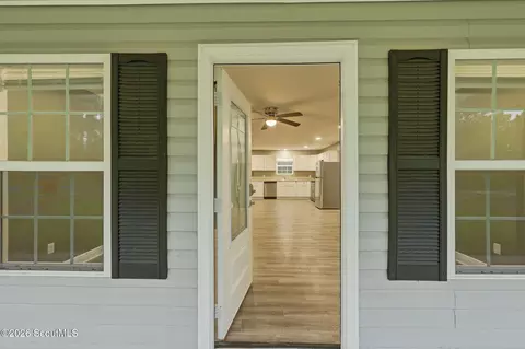 619 Red Hawk Dr, Waynesville, GA 31566