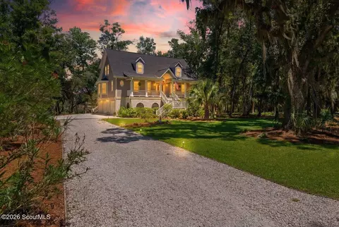 1352 St Josephs Dr SE, Darien, GA 31305