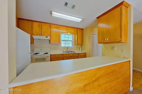 Kitchen - 118 Pinehurst Dr, Blackshear, GA 31516 photo 4 of 6