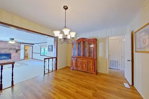 Dining - 118 Pinehurst Dr, Blackshear, GA 31516 photo 2 of 2