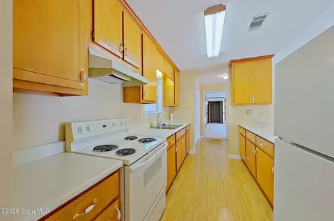 Kitchen - 118 Pinehurst Dr, Blackshear, GA 31516 photo 6 of 6