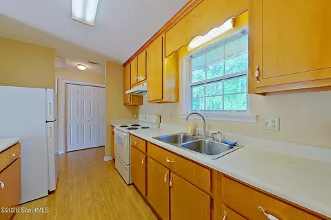 Kitchen - 118 Pinehurst Dr, Blackshear, GA 31516 photo 5 of 6