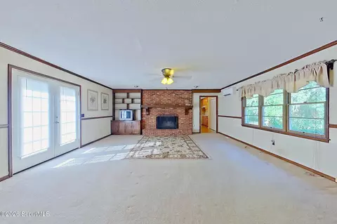 Living - 118 Pinehurst Dr, Blackshear, GA 31516 photo 3 of 7