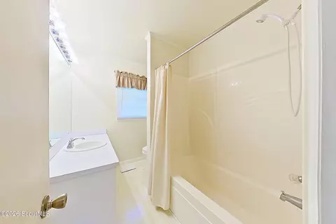 Bath - 118 Pinehurst Dr, Blackshear, GA 31516 photo 3 of 4
