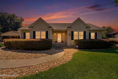 402 Houston St, Darien, GA 31305