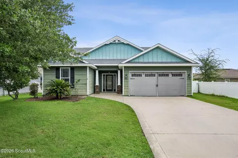 203 Waters Edge Dr, Kingsland, GA 31548