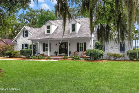 1154 River Dr SW, Darien, GA 31305