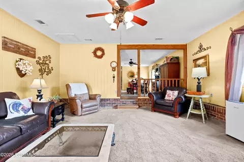 Living - 3275 Crestview Dr, Blackshear, GA 31516 photo 3 of 3