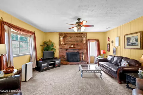 Living - 3275 Crestview Dr, Blackshear, GA 31516 photo 1 of 3
