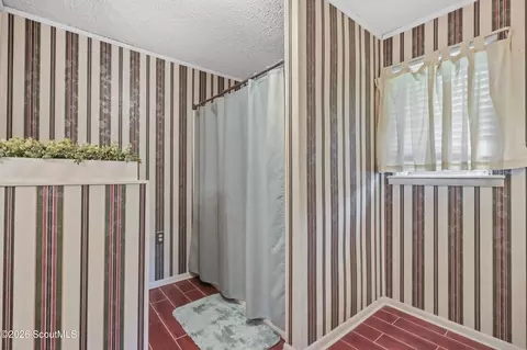 Bath - 3275 Crestview Dr, Blackshear, GA 31516 photo 2 of 4