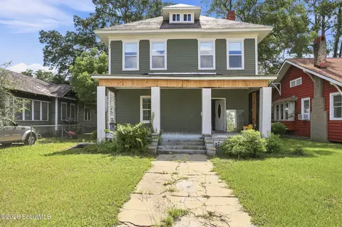 907 Gilmore St, Waycross, GA 31501