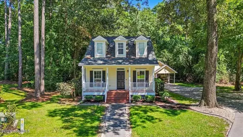 90 Brisbon Hall Dr, Richmond Hill, GA 31324