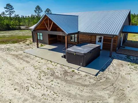 Exterior - 4701 Riggins Rd, Blackshear, GA 31516 photo 2 of 12