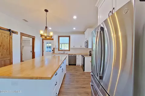 Kitchen - 4701 Riggins Rd, Blackshear, GA 31516 photo 4 of 4