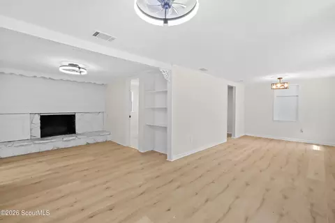 Living - 6119 Offerman Loop, Patterson, GA 31557 photo 2 of 5