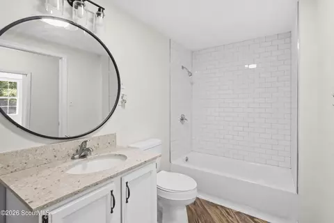 Bath - 6119 Offerman Loop, Patterson, GA 31557 photo 1 of 3