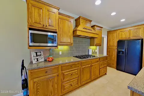 Kitchen - 4400 Carson Rd, Blackshear, GA 31516 photo 3 of 5